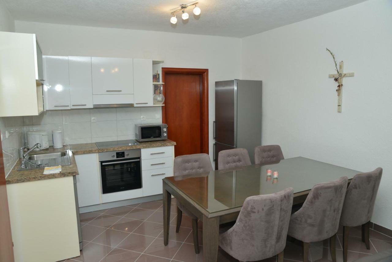 Apartman Matkovic อิโมตสกี ภายนอก รูปภาพ