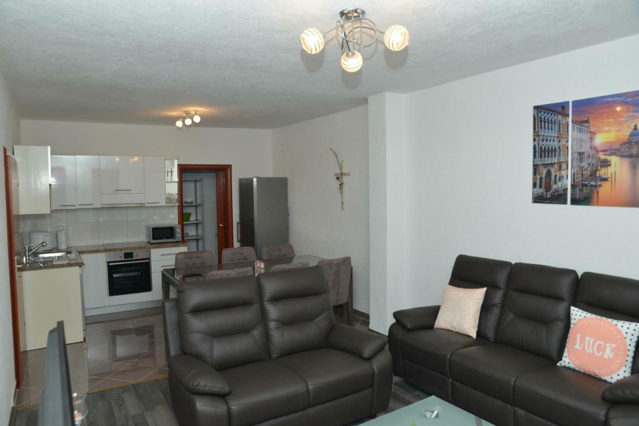 Apartman Matkovic อิโมตสกี ภายนอก รูปภาพ